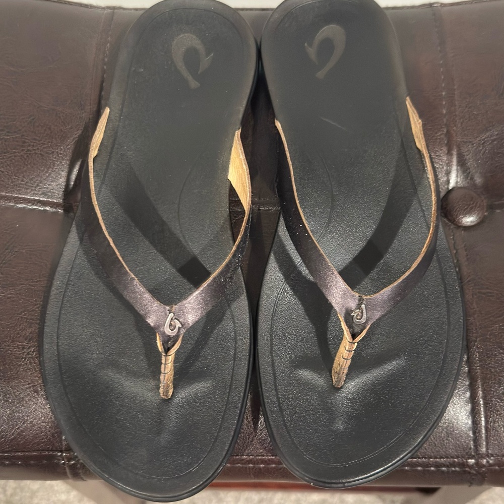 OLUKAI HoOpio Leather Women's Flip Flop Sandal Black/Black Size 8